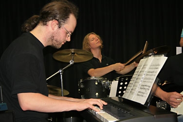 Keyboarder und Schlagzeuger der Bigband